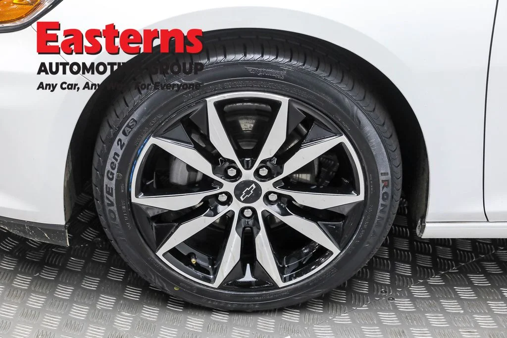 Used 2022 White Chevrolet RS image 30