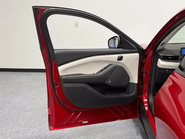 Used 2023 Red Ford Premium image 9