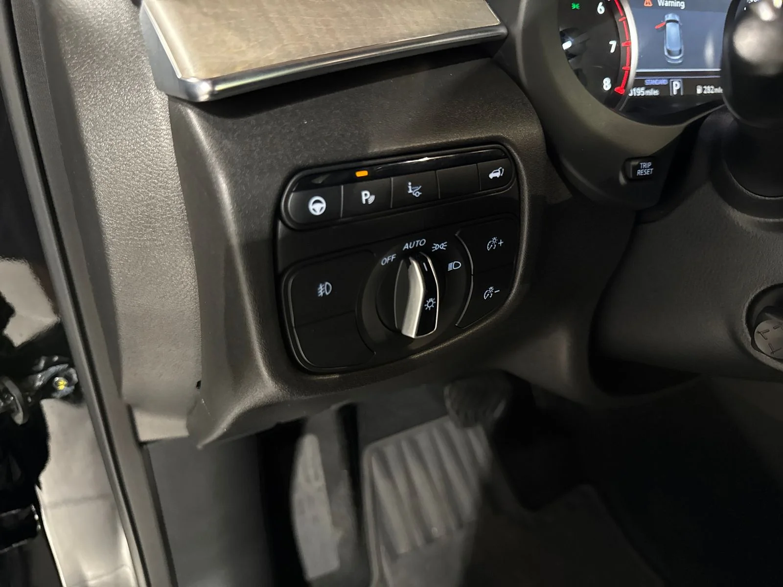 Used 2019  INFINITI ESSENTIAL image 13