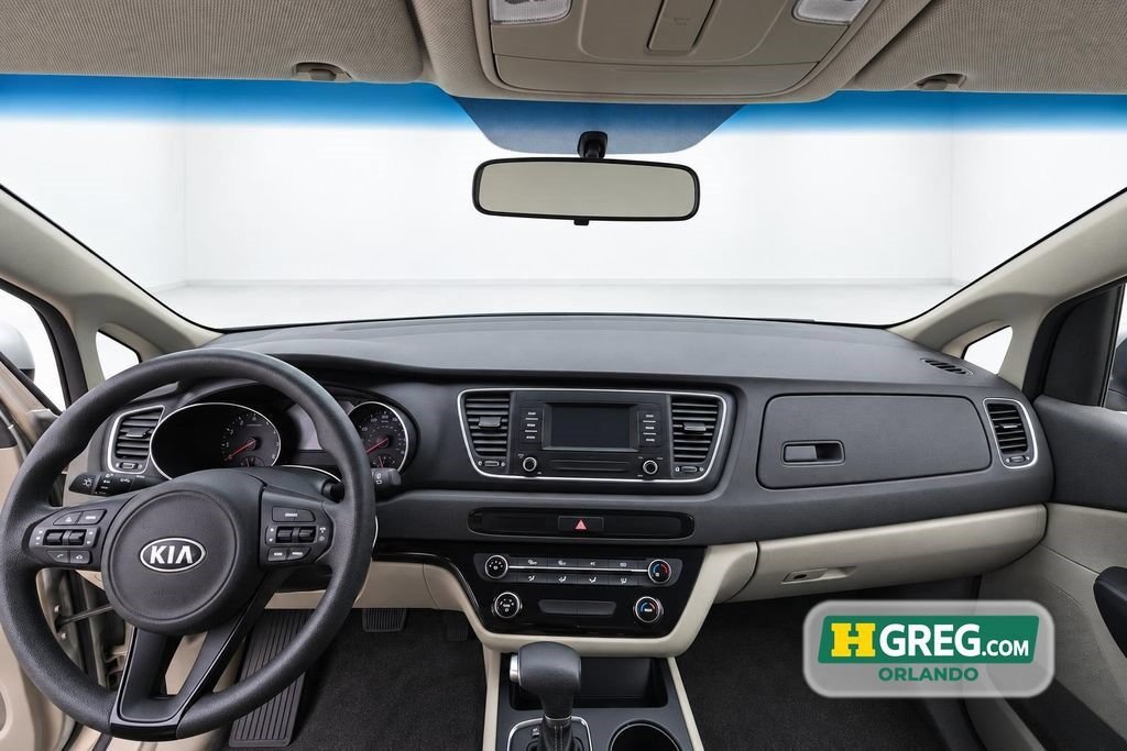 Used 2018 Silky Silver Kia L image 11