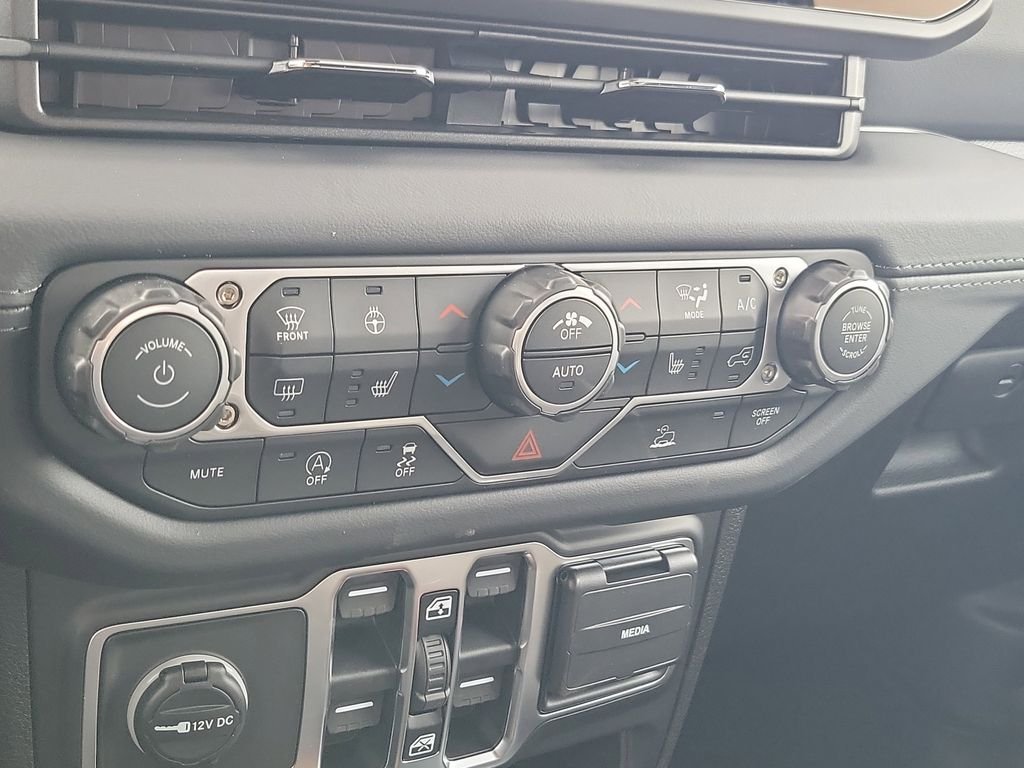 New 2026 Hydro Blue Pearlcoat Jeep Sahara image 29