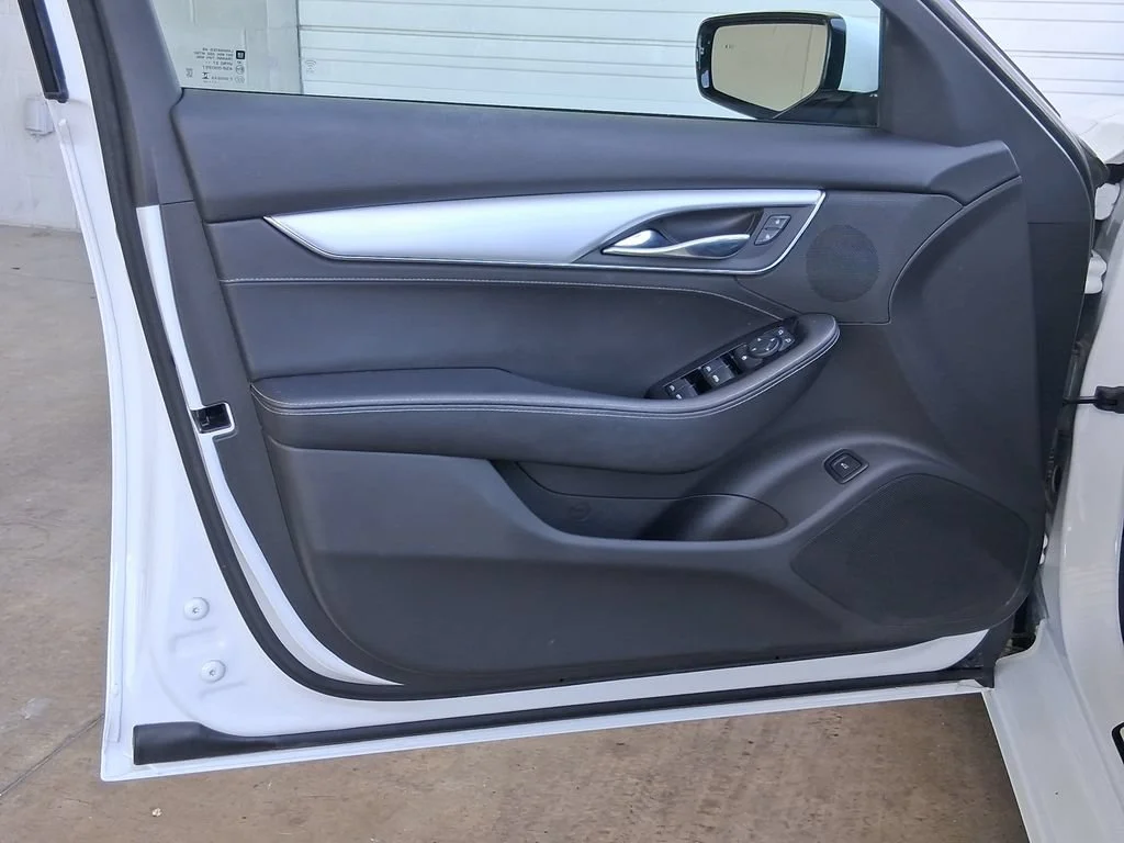 Used 2023 SUMMIT WHITE Cadillac Luxury image 15