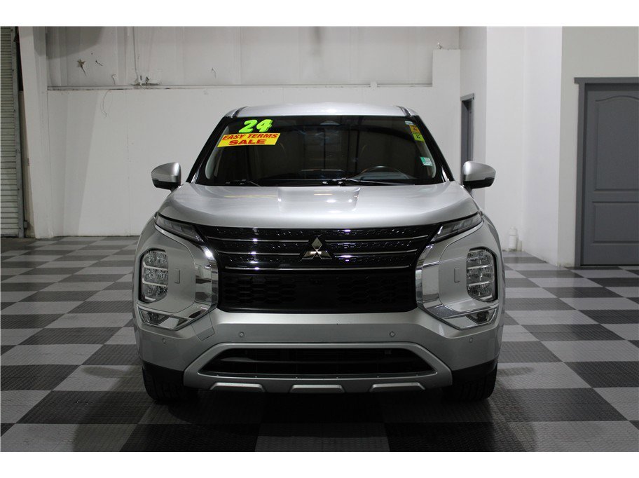 2024 Mitsubishi Outlander SE photo 3