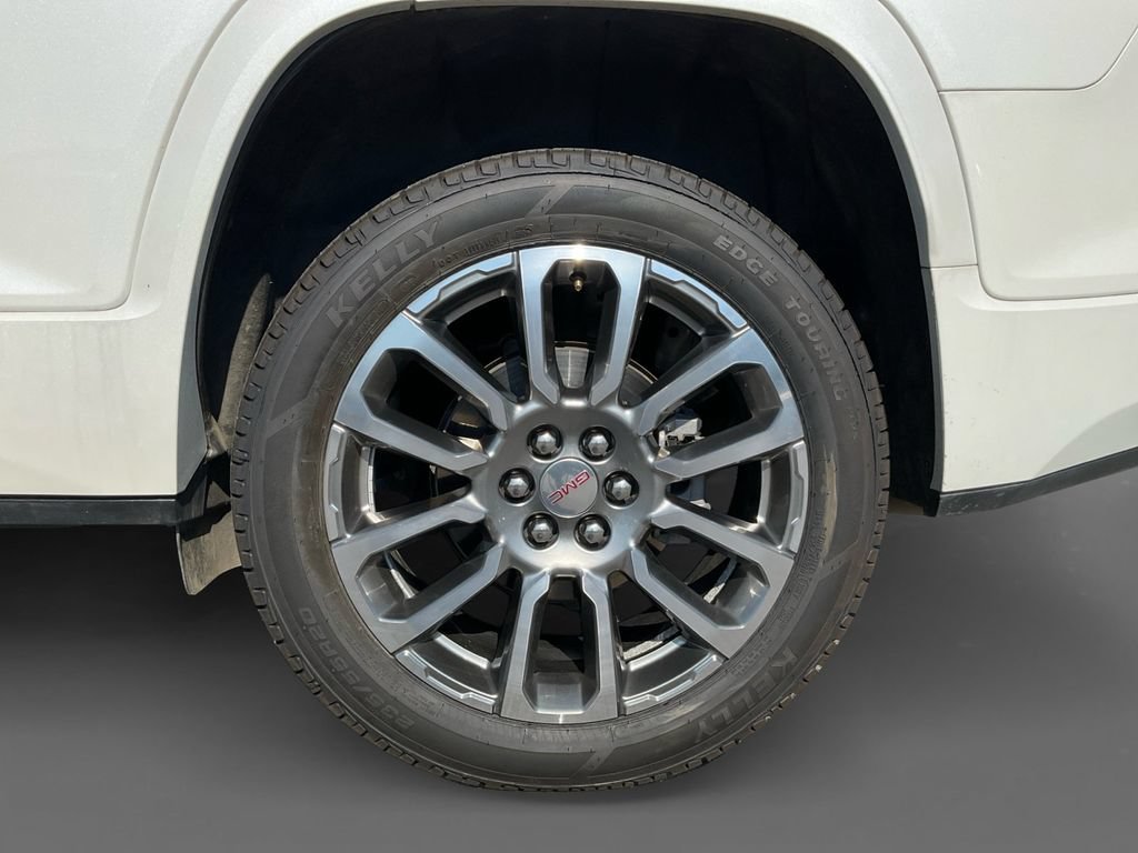 Used 2023 White Frost Tricoat GMC Denali image 9