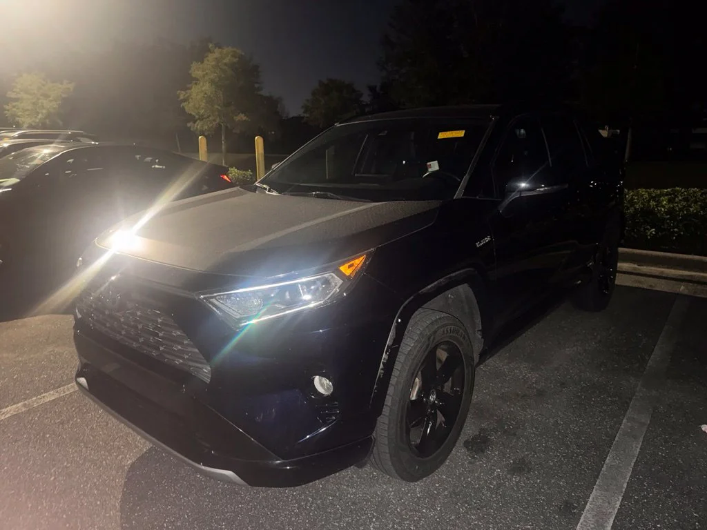 Used 2020  Toyota XSE image 1
