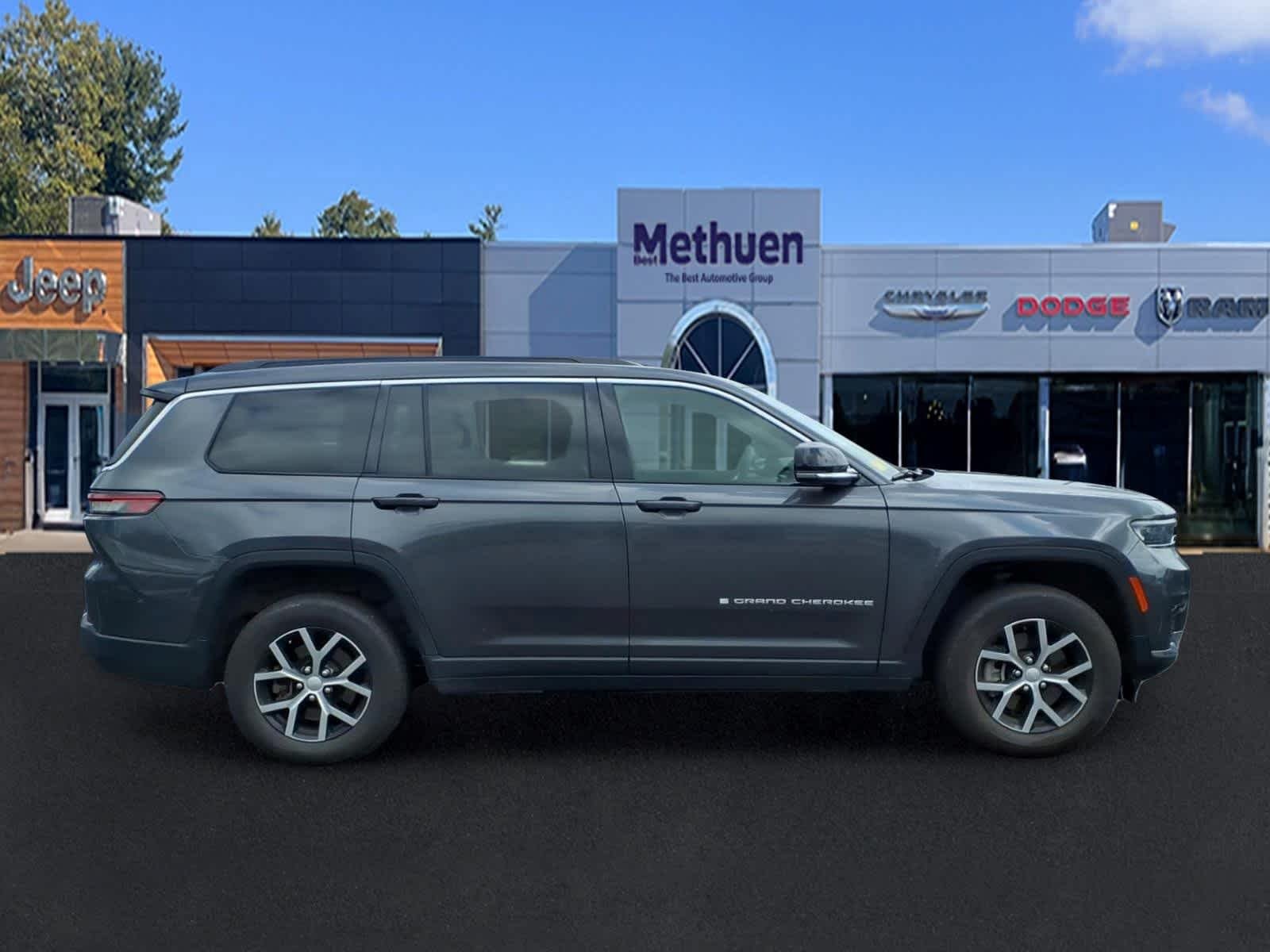 Used 2024 Baltic Gray Metallic Clearcoat Jeep Limited image 3