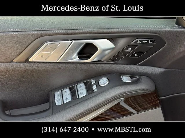 Used 2021 Black BMW xDrive40i image 17