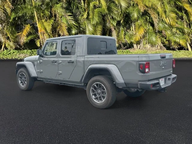 Used 2022 Gray Jeep Overland image 8