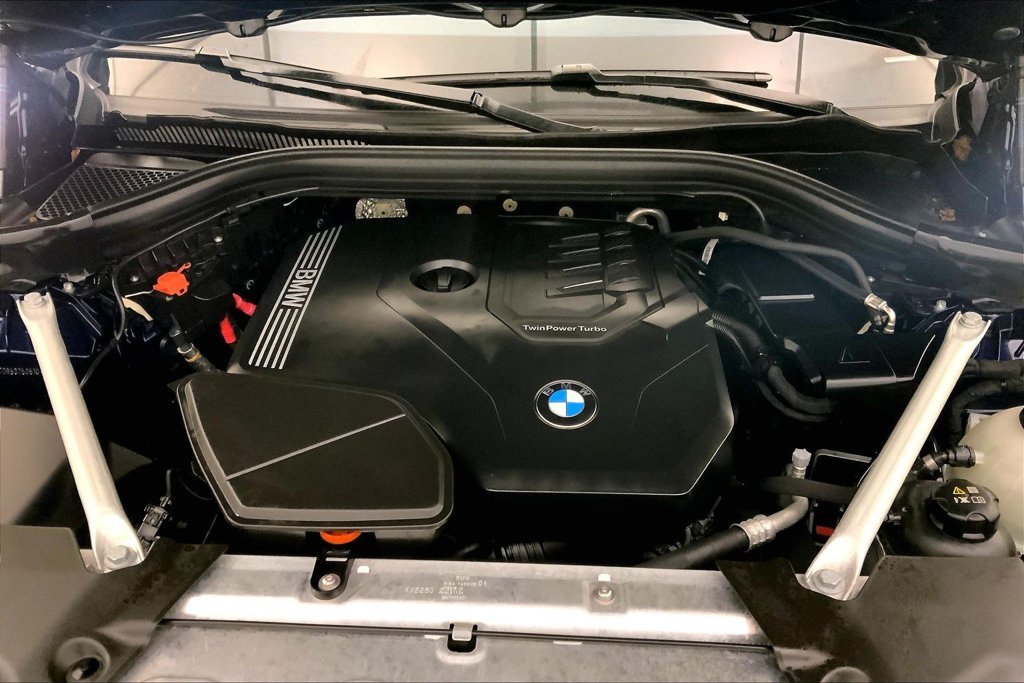 Used 2025 Blue BMW xDrive30i image 9