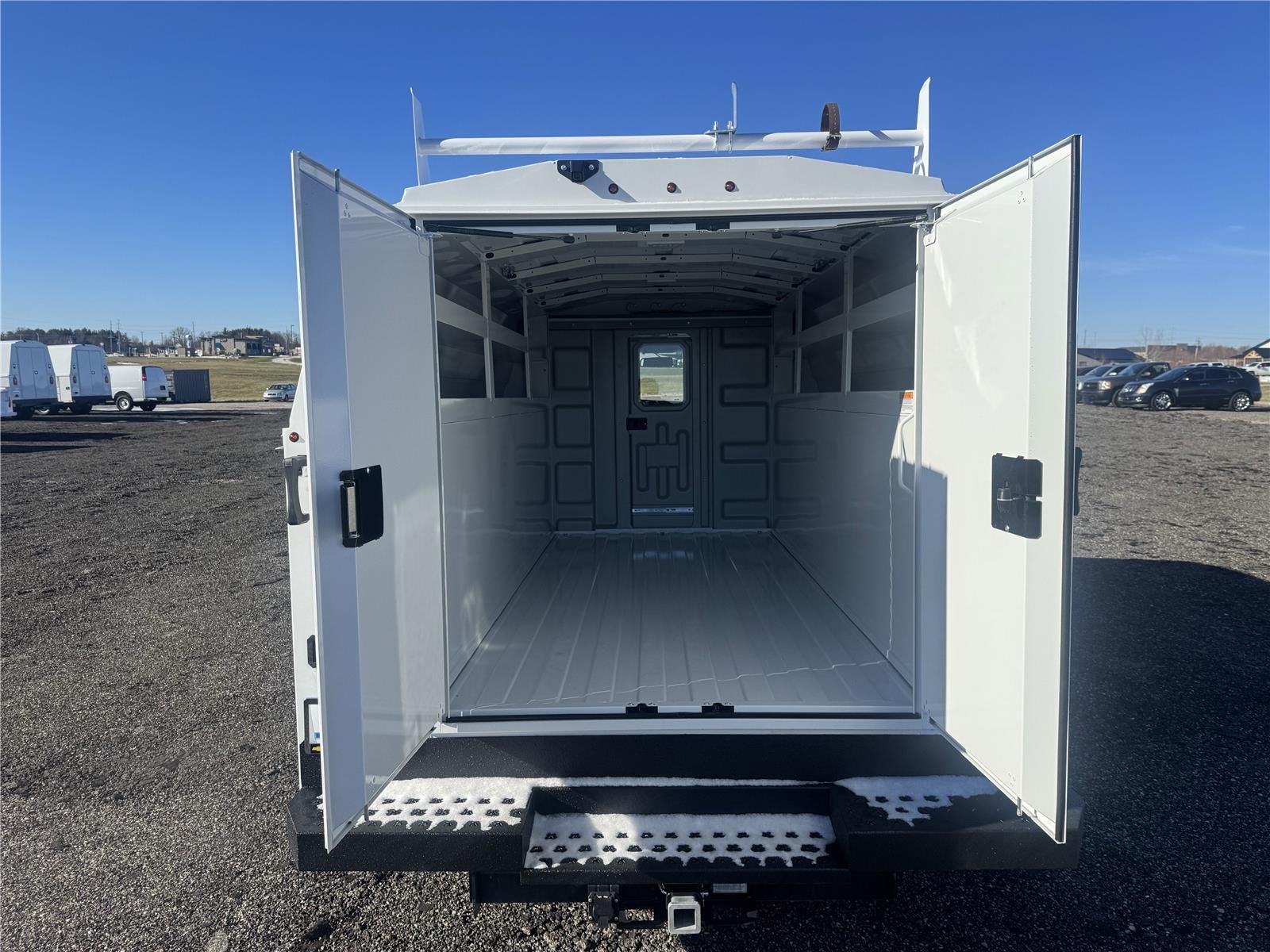 New 2025 Summit White Chevrolet 1WT image 5