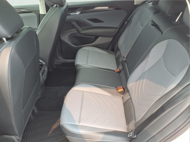 New 2026 Pure White Volkswagen SE 4Motion image 13