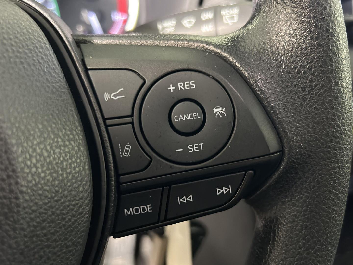 Used 2023 Ice Cap Toyota LE image 22