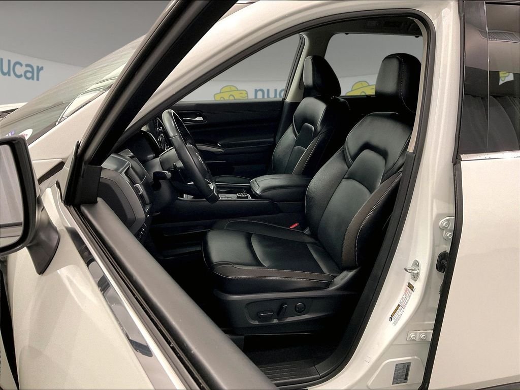 Used 2024 Pearl White Nissan SL image 10