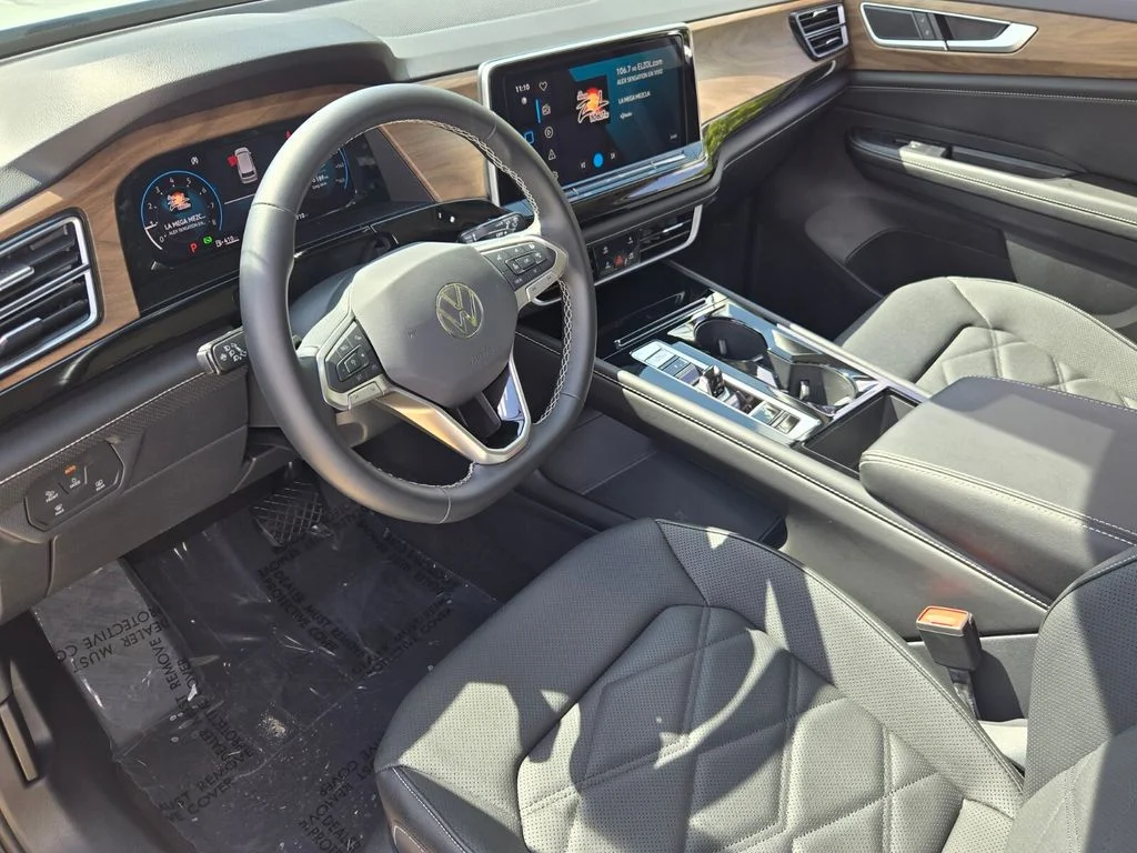 Certified Used 2026 White/off-white Volkswagen SE w/Technology image 11