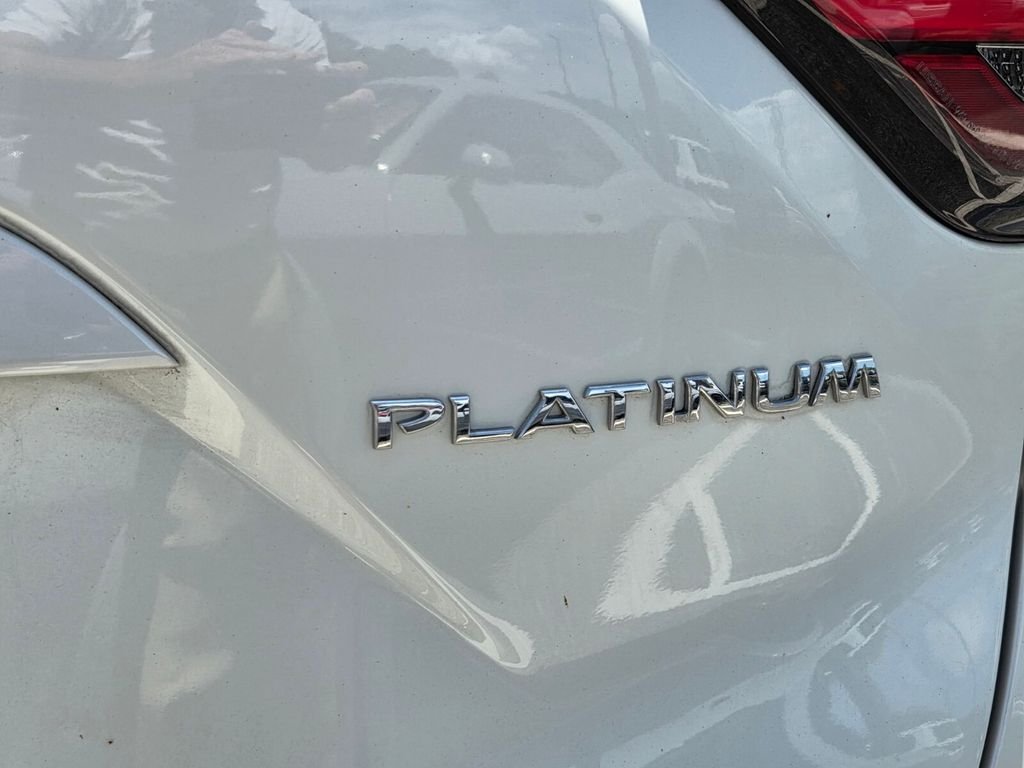 Used 2021 White Nissan Platinum image 13
