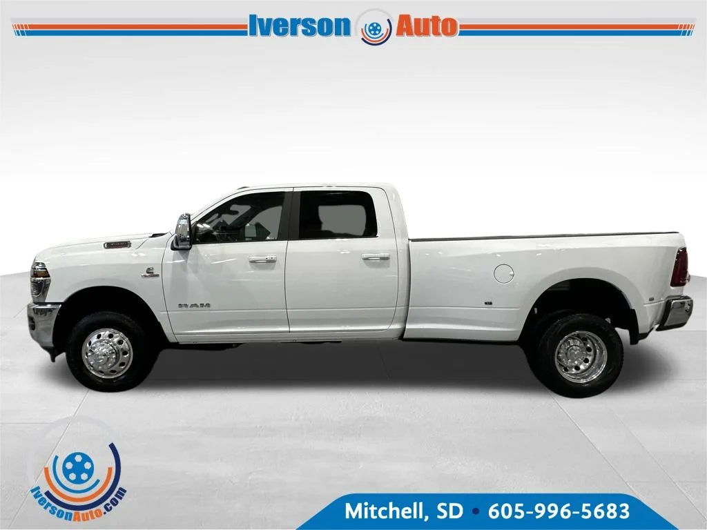 New 2026 Bright White Clear-Coat Exterior Paint RAM Laramie image 4