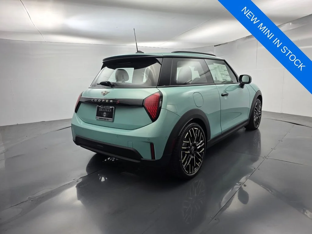New 2026 Green MINI Signature Plus image 4
