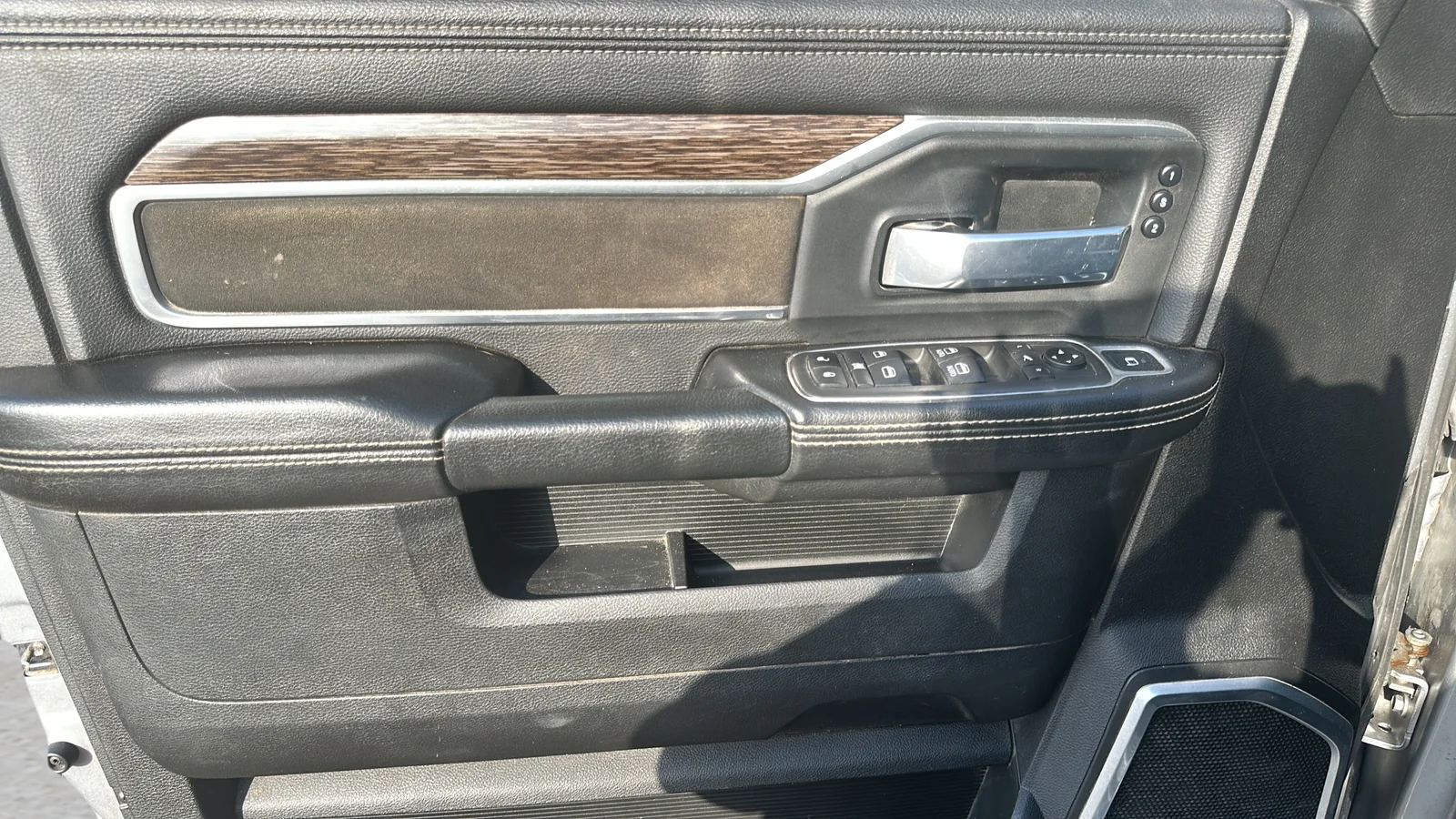 Used 2021 Silver Ram Laramie image 18