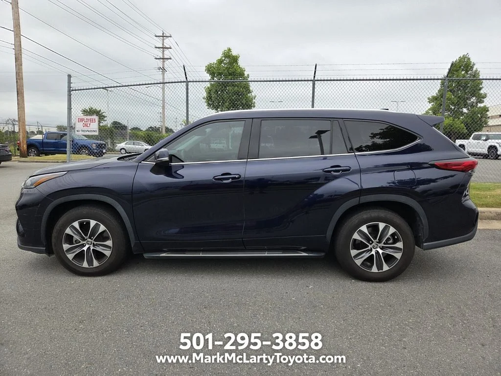 Used 2021  Toyota XLE image 9