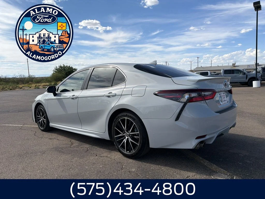 Used 2024 Ice Toyota SE image 3