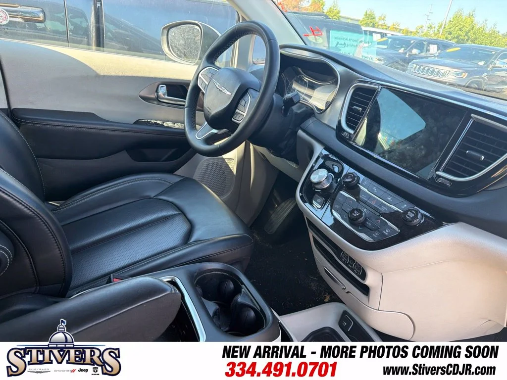 Used 2023 White Chrysler Touring L image 14