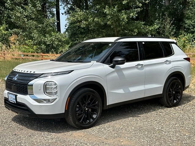 Used 2024 White Diamond Mitsubishi SE Black Edition image 4
