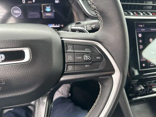 Used 2023 White Jeep Altitude image 21