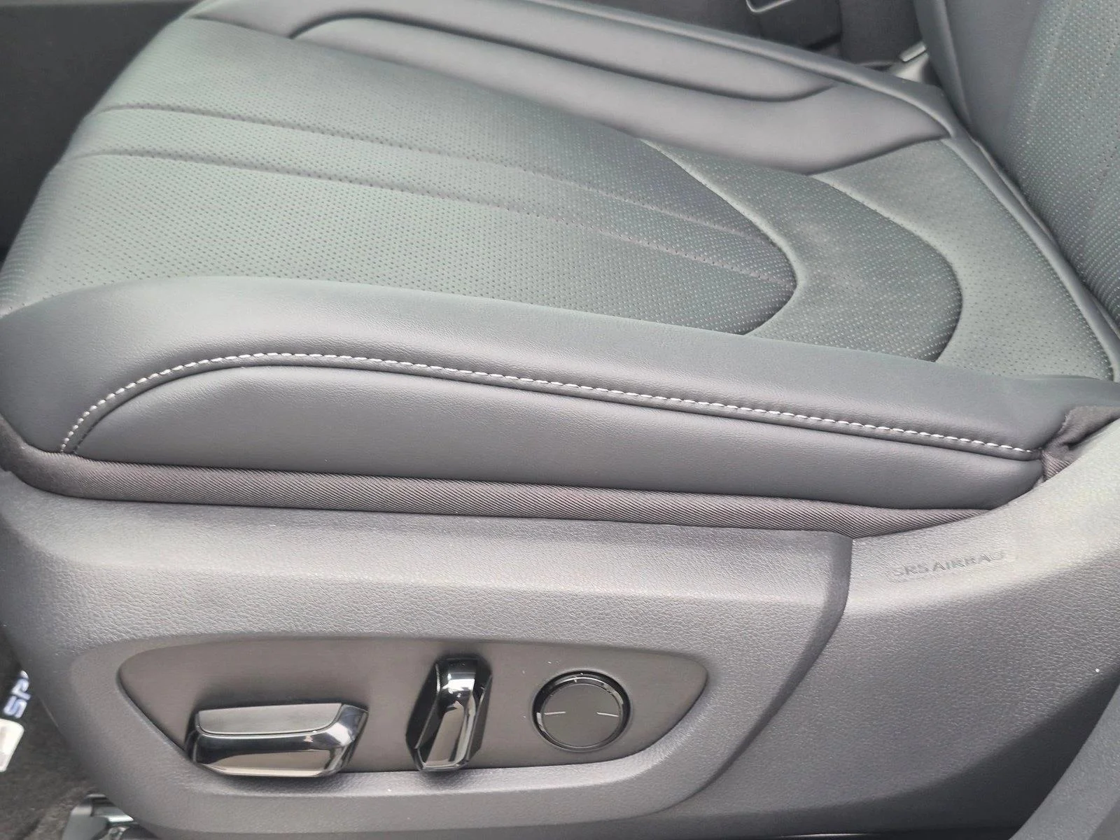 New 2026 Wind Chill Pearl Lexus TX 500h F SPORT PERFORMANCE PREMIUM AWD image 4