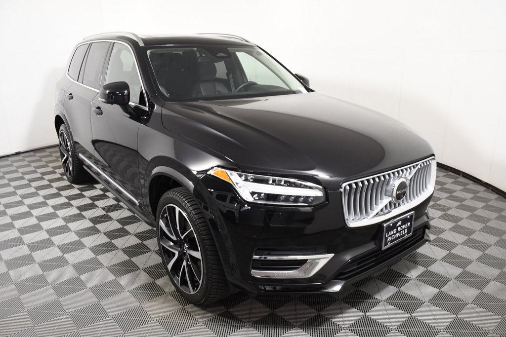 Used 2023 Onyx Black Metallic Volvo B6 Plus 7-Seater image 9