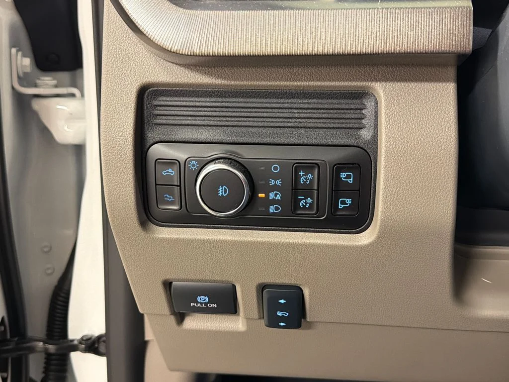 Used 2026 White Ford Platinum image 33