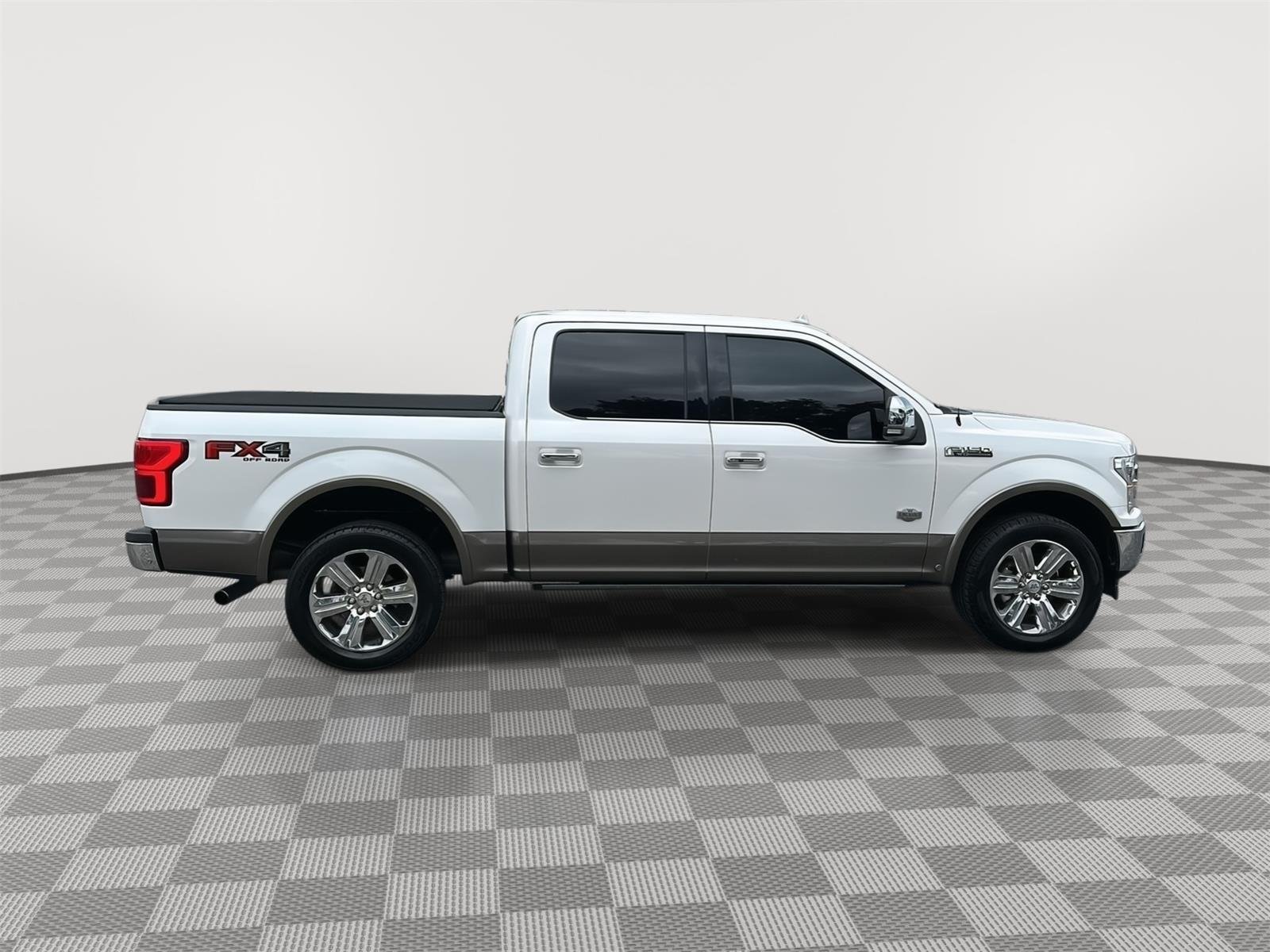 Used 2019 White Platinum Metallic Tri-Coat/Stone Gray Ford King Ranch image 21