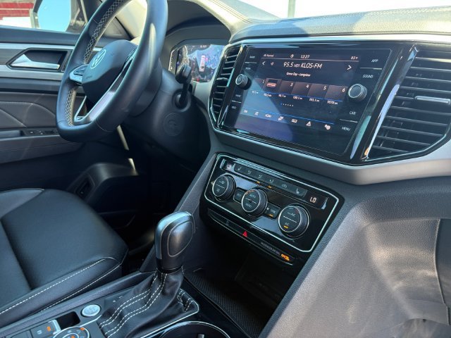 Used 2022  Volkswagen 3.6L V6 SE w/Technology image 24