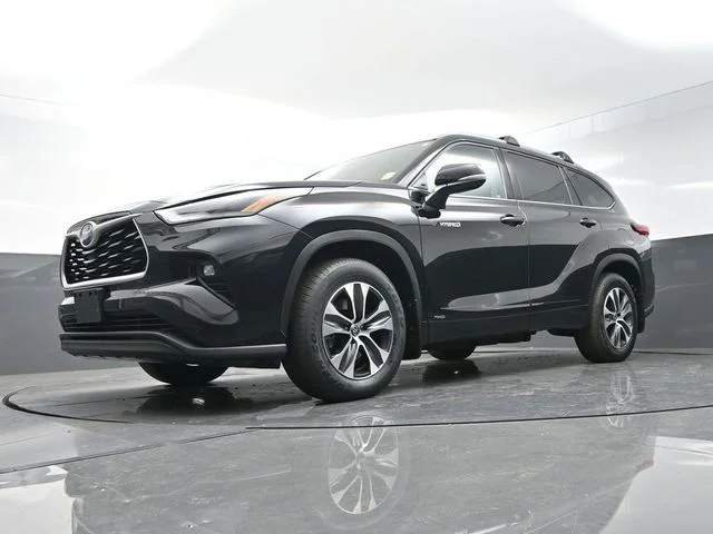 Used 2021 Black Toyota XLE image 53
