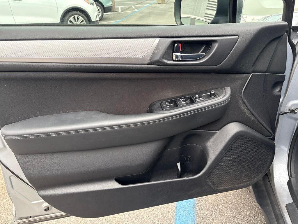 Used 2018 Silver Subaru 2.5i Premium image 6