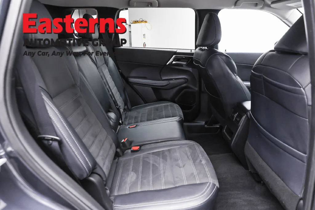 Used 2024 Gray Mitsubishi SE image 22