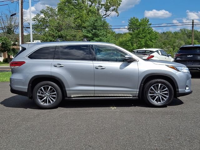 Used 2017 Silver Toyota XLE image 8