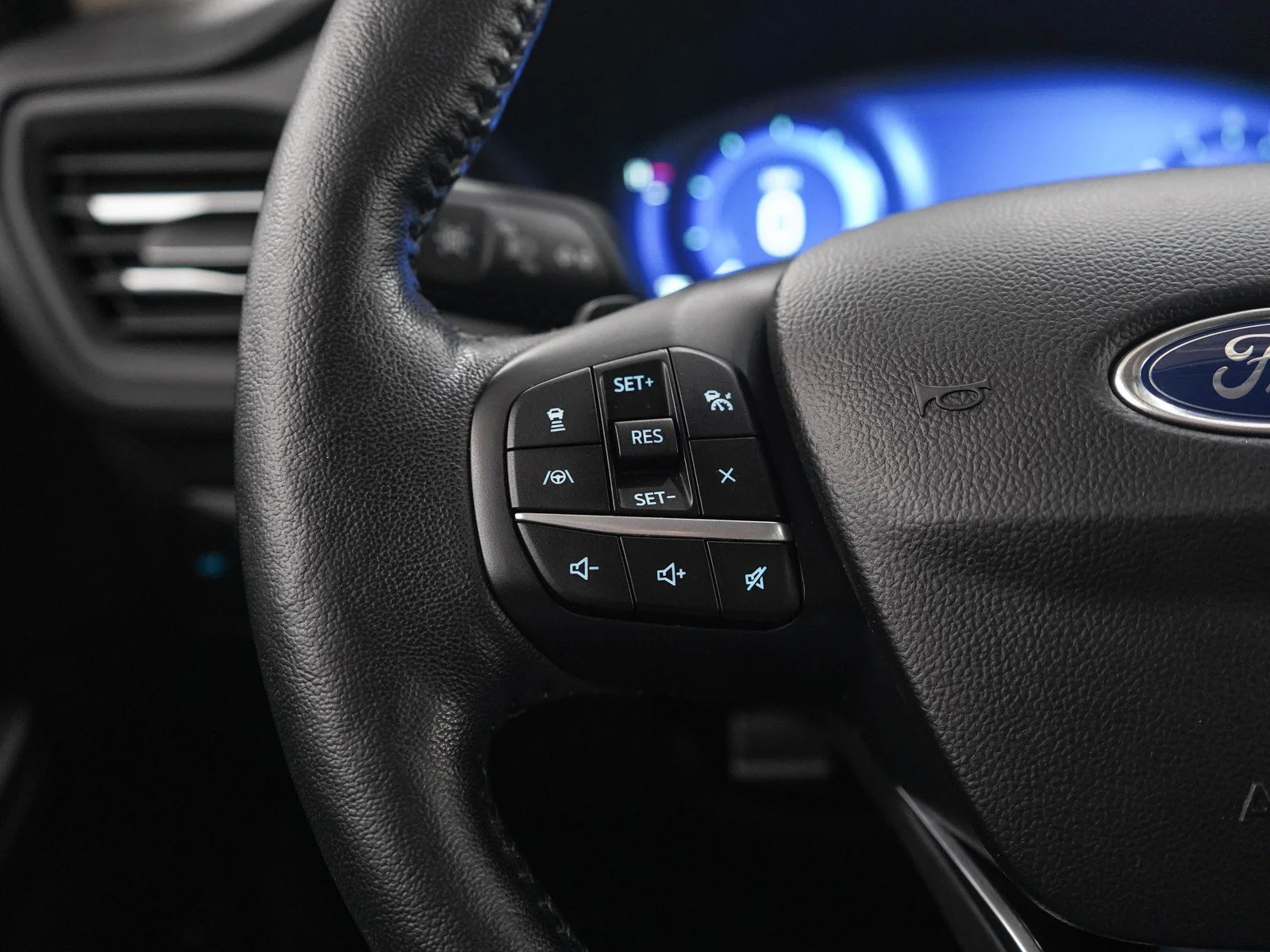 Used 2020 Black Metallic Ford Titanium image 25