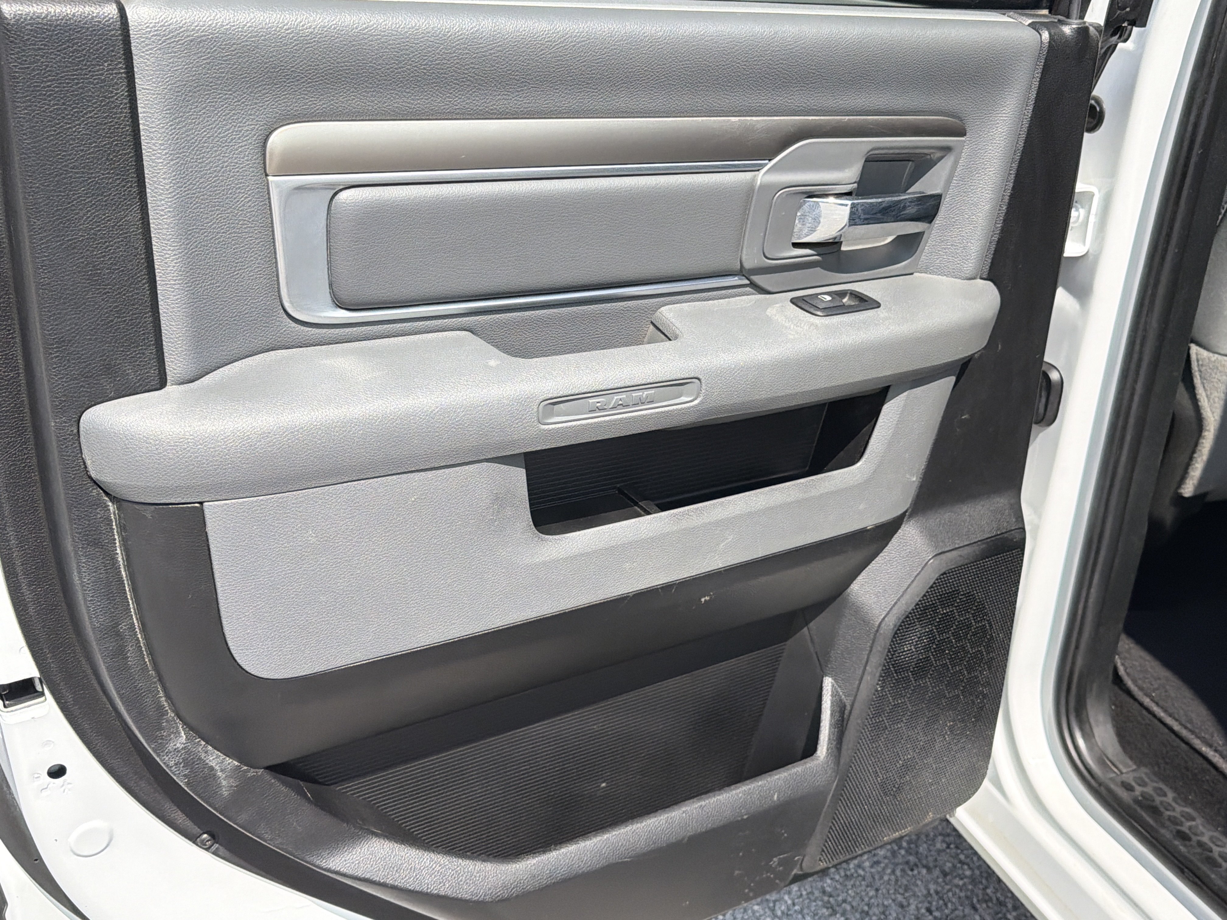 Used 2018 Bright White Clearcoat Ram Big Horn image 22