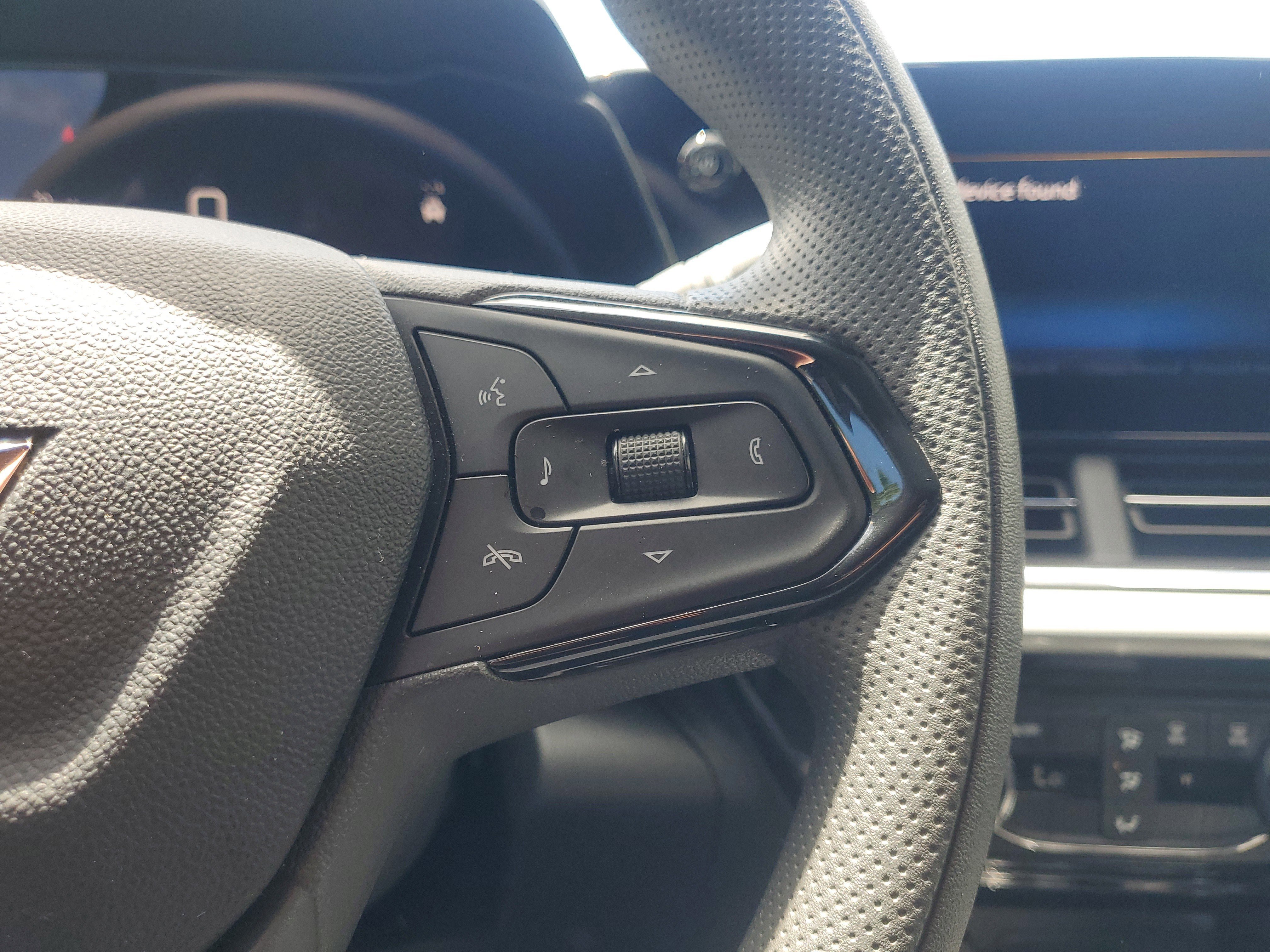 Used 2025 Summit White Chevrolet LT image 21
