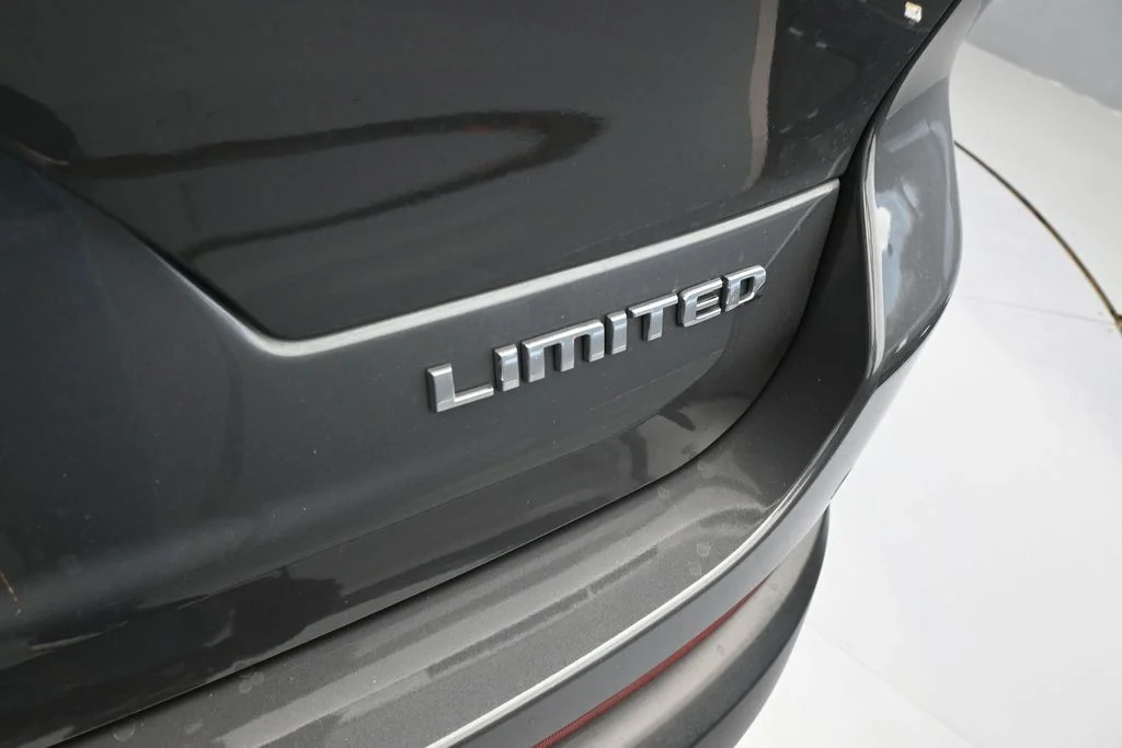 Used 2023 Baltic Gray Metallic Clearcoat Jeep Limited image 42