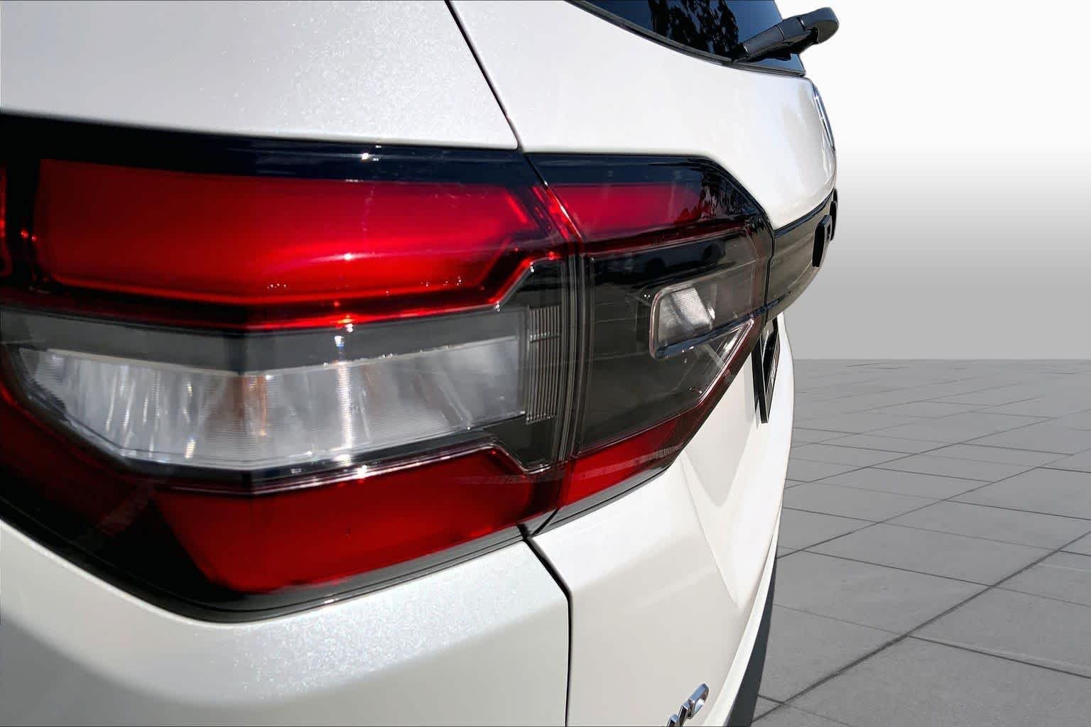 Used 2025 Platinum White Pearl Honda EX-L image 28