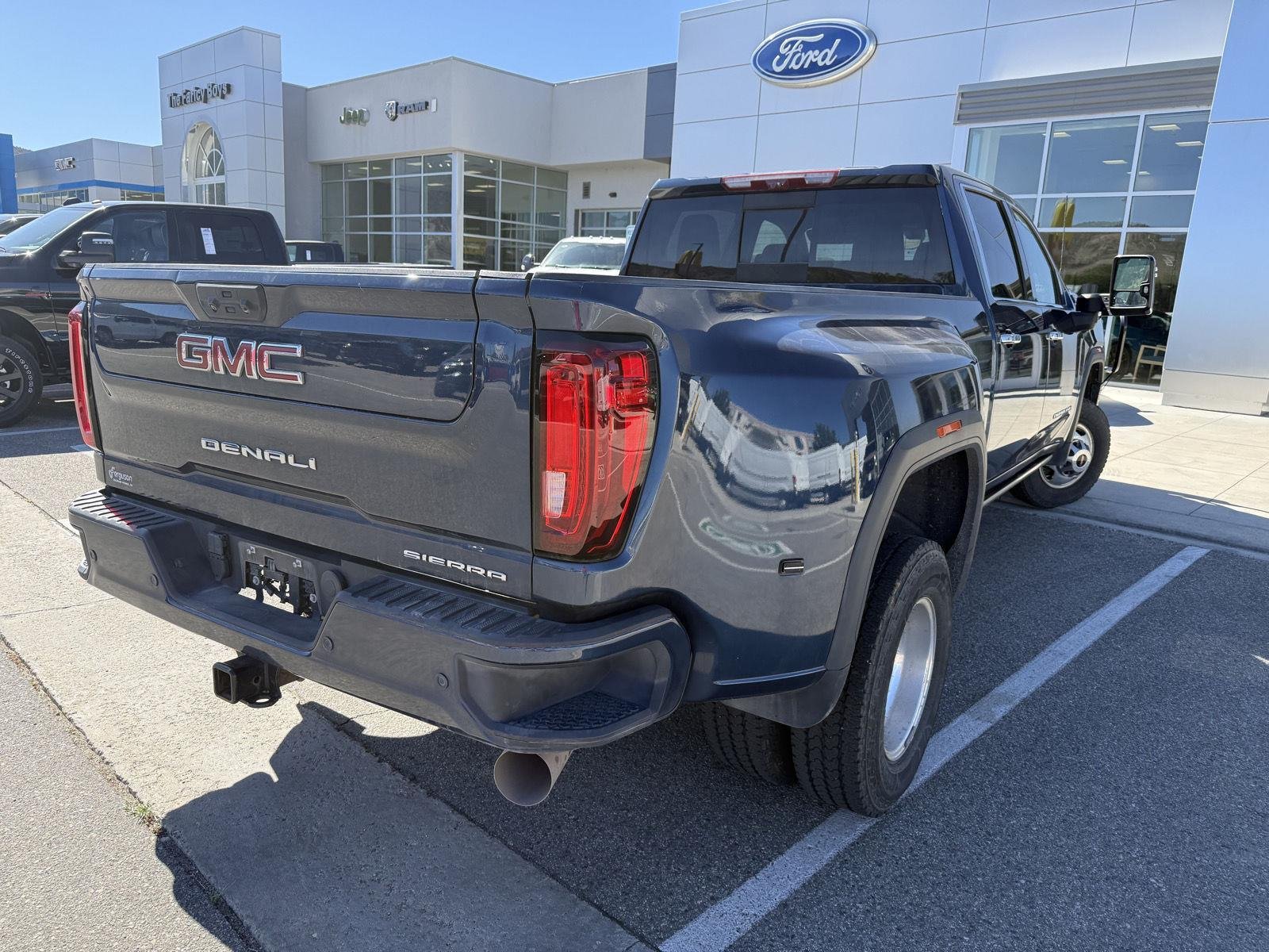 Used 2022 Pacific Blue Metallic GMC Denali image 3
