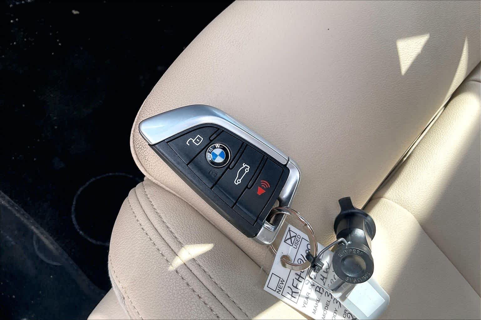 Used 2019 Glacier Silver Metallic BMW 330i image 14
