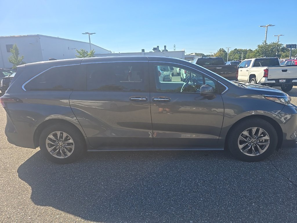 Used 2025 Gray Toyota XLE image 4