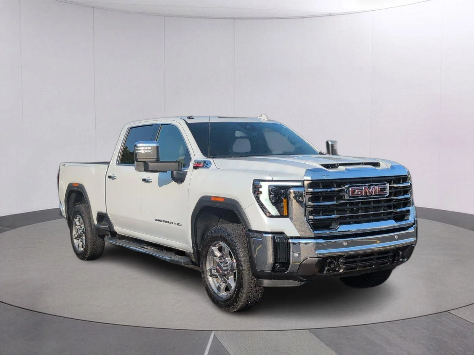 Used 2026 Glacier White Tricoat GMC SLT image 9
