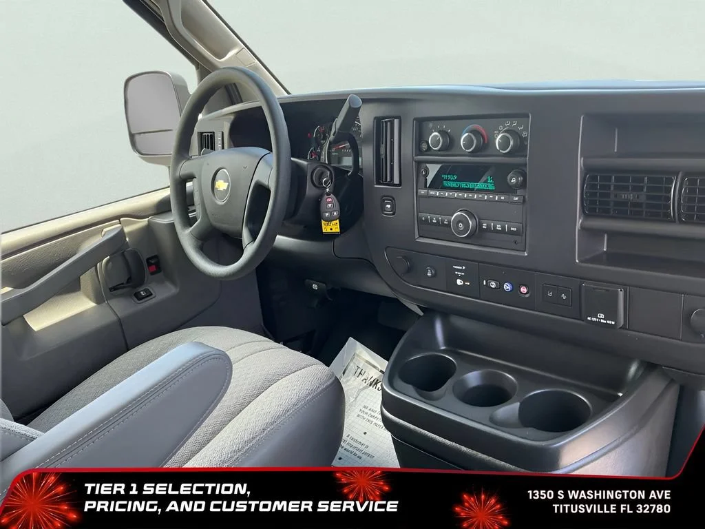 Used 2025 Summit White Chevrolet 1LT image 16