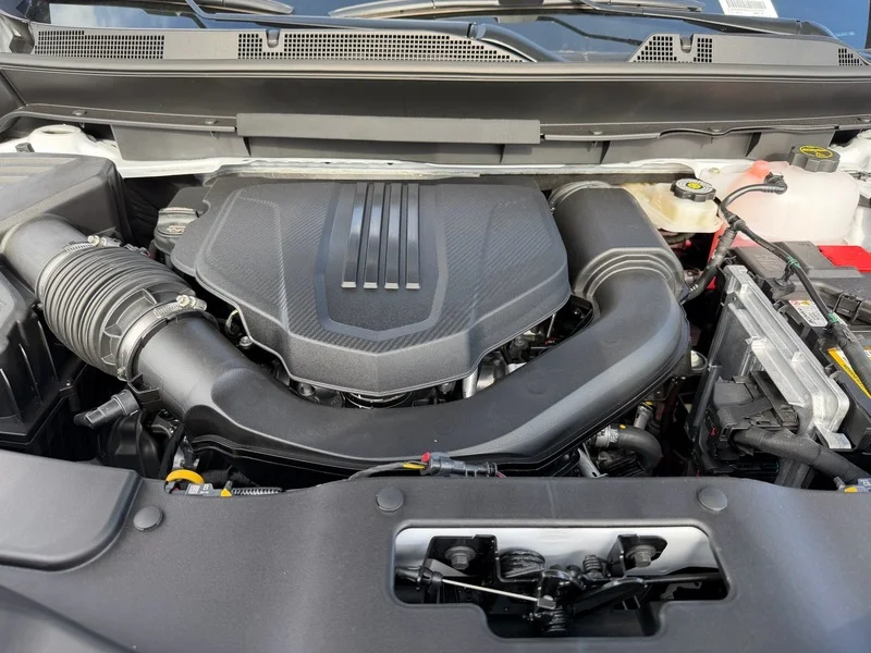 New 2027 Summit White GMC Elevation image 24