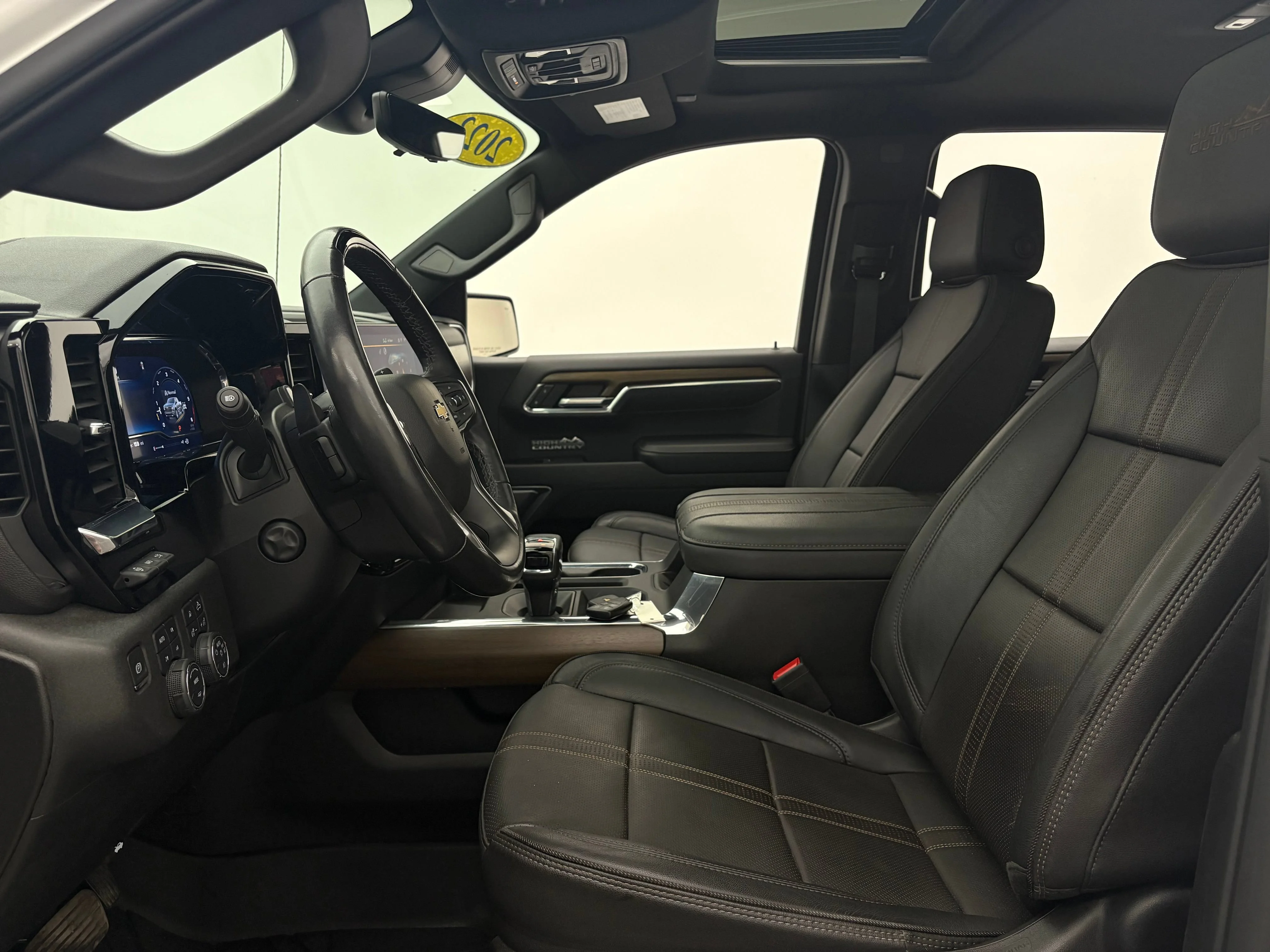 Used 2023 IRIDESCENT PEARL TRICOAT Chevrolet High Country image 19