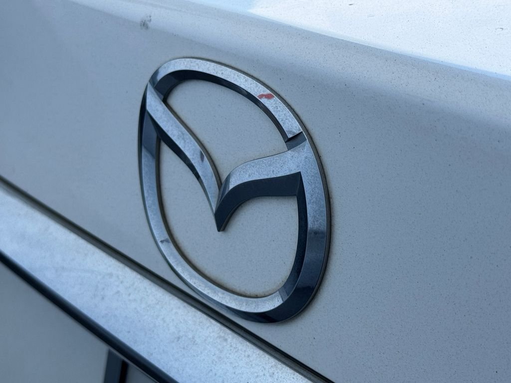 Used 2015 White Mazda i Sport image 22
