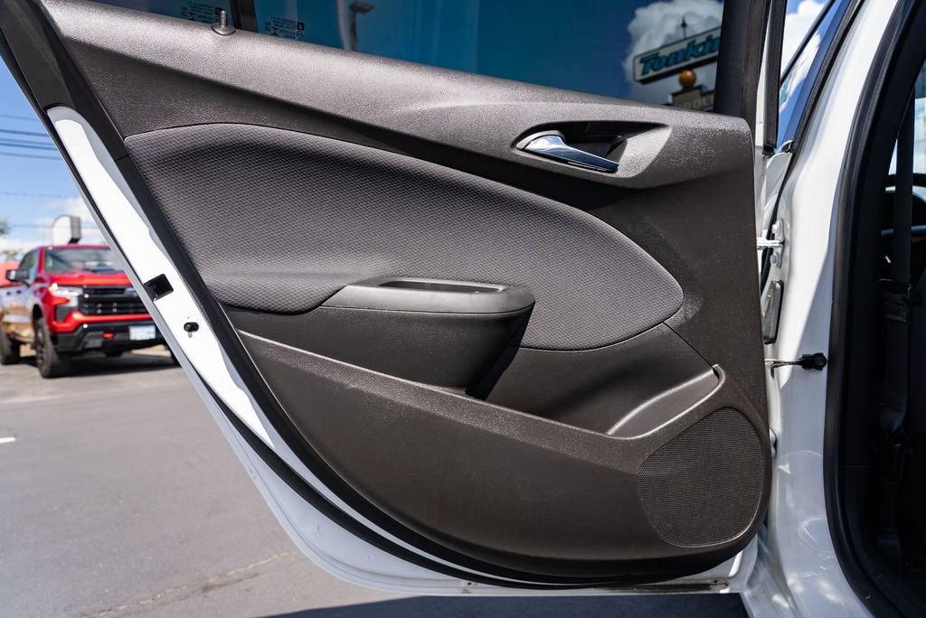 Used 2018 Summit White Chevrolet LT image 23